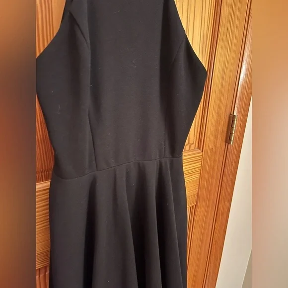 Lulu’s knee length flare dress - Picture 5 of 6